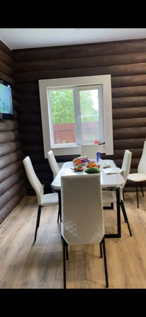 Гостиная домика из сруба
