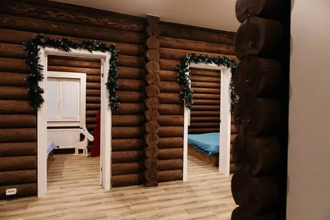 Гостиная домика из сруба