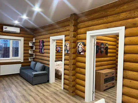 Гостиная домика из сруба